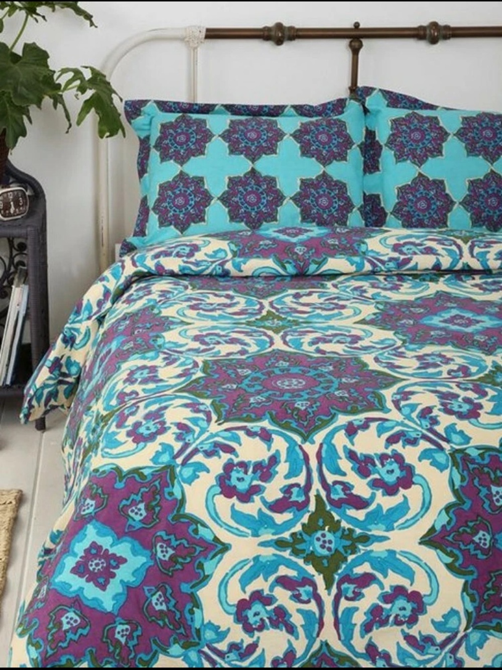 The Urban Outfitters Magical Thinking Azo Medallion Queen Duvet in Turquoise and